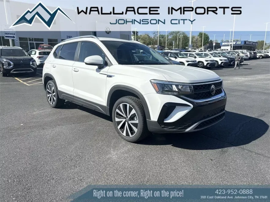 2024 Volkswagen Taos SE photo 1