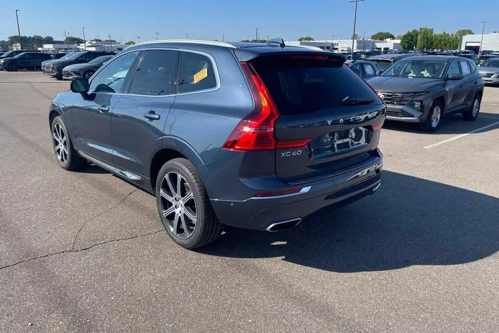 2021 Volvo XC60 T5 Inscription photo 1