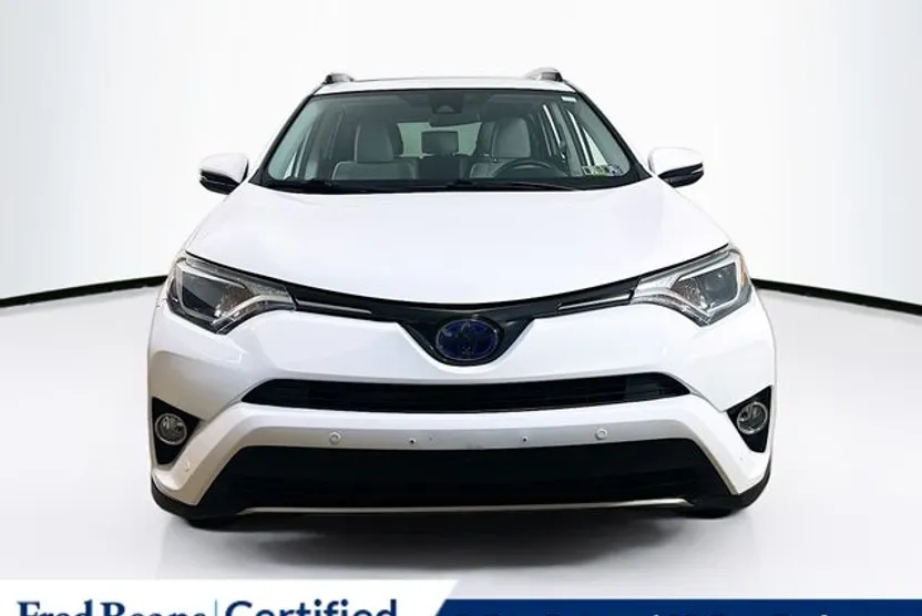 2016 Toyota RAV4 Hybrid XLE photo 1