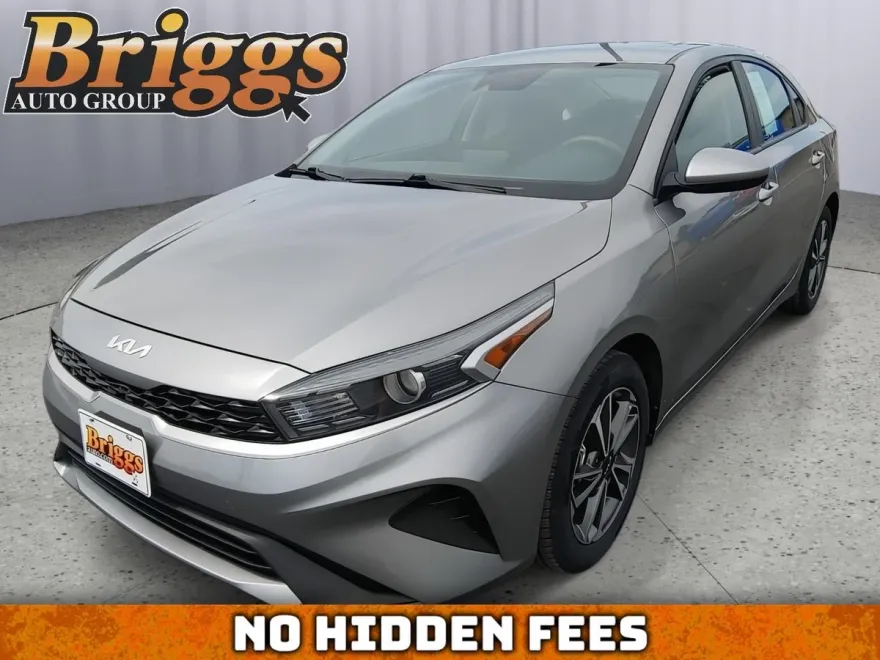 2023 Kia Forte LXS photo 1