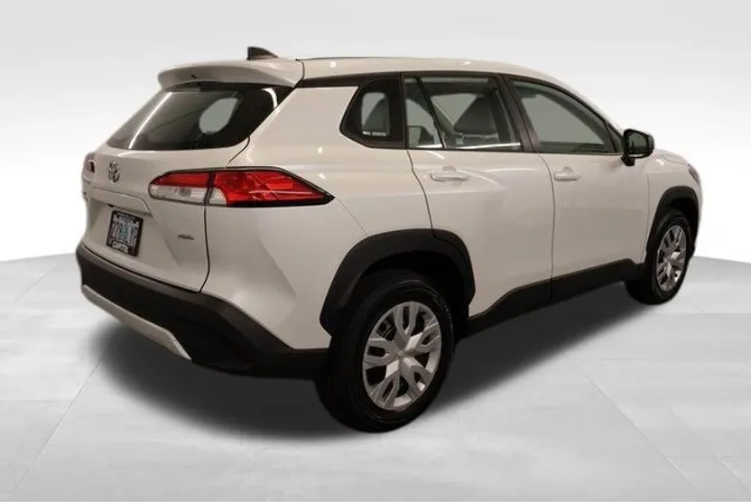 2023 Toyota Corolla Cross L photo 1
