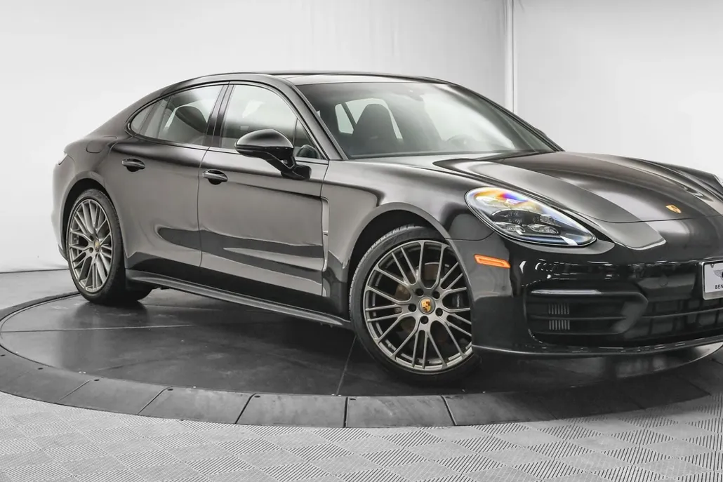 2022 Porsche Panamera 4 Platinum photo 1