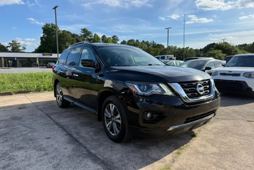 2018 Nissan Pathfinder Platinum photo 1