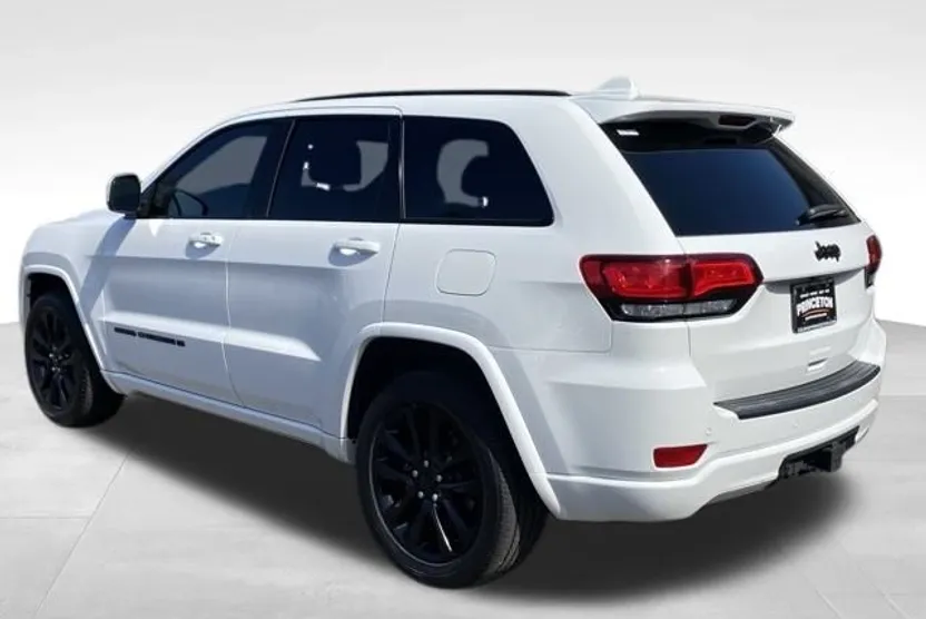2022 Jeep Cherokee Laredo X photo 1