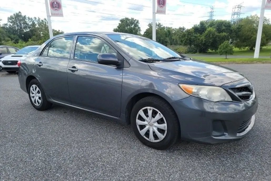 2013 Toyota Corolla L photo 1