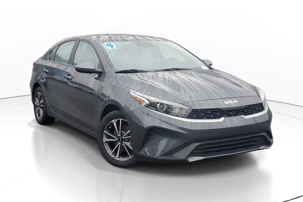 2024 Kia Forte LXS photo 1