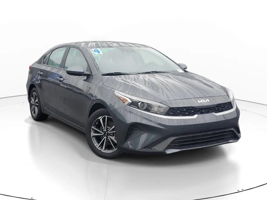 2024 Kia Forte LXS photo 1