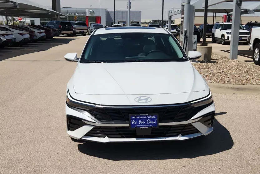 2025 Hyundai Elantra Limited photo 1