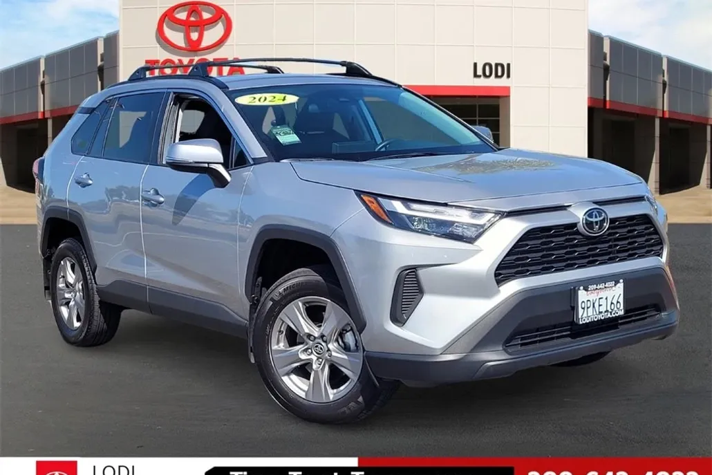 2024 Toyota RAV4 XLE photo 1