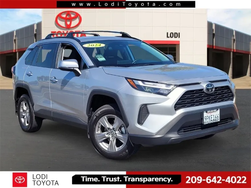 2024 Toyota RAV4 XLE photo 1