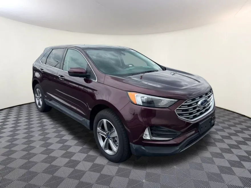 2022 Ford Edge SEL photo 1