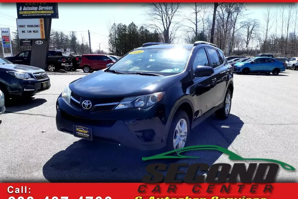 2014 Toyota RAV4 LE photo 1
