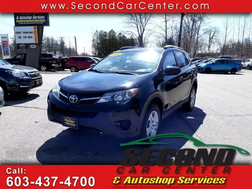2014 Toyota RAV4 LE photo 1