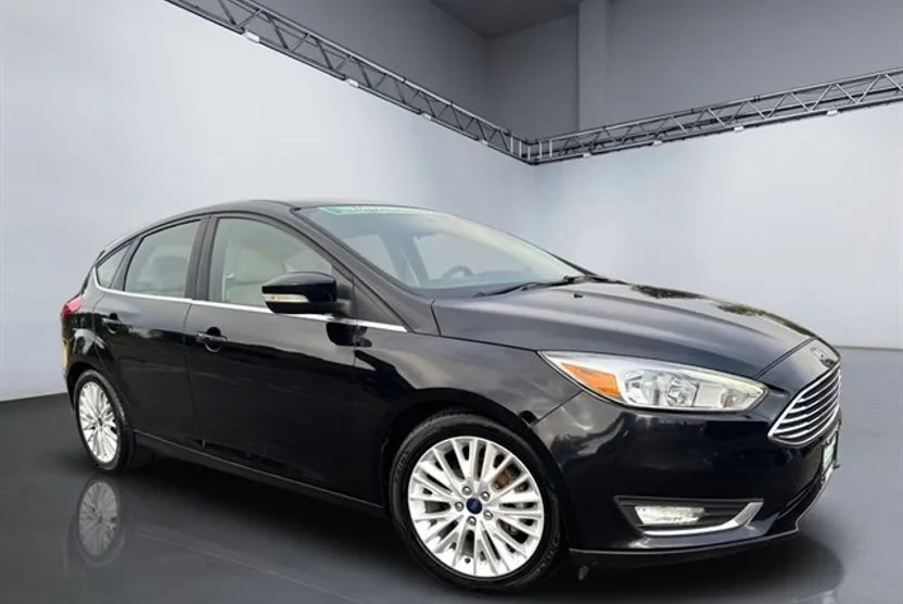 2016 Ford Focus Titanium photo 1