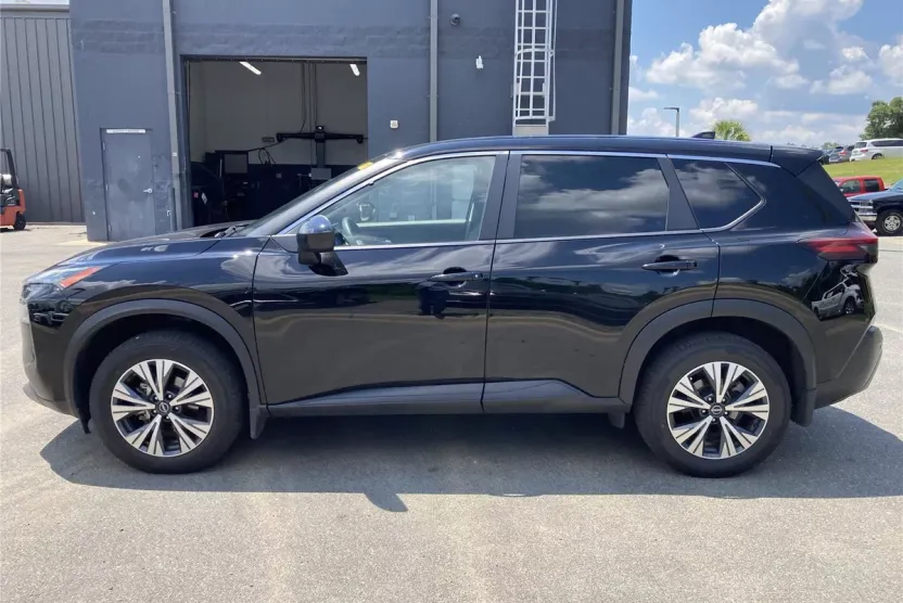 2023 Nissan Rogue SV photo 1