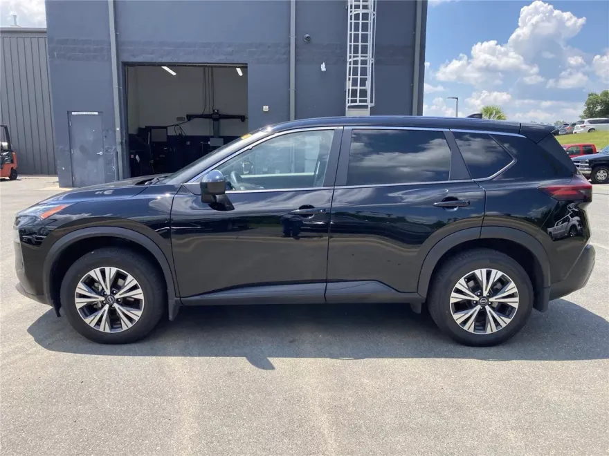 2023 Nissan Rogue SV photo 1