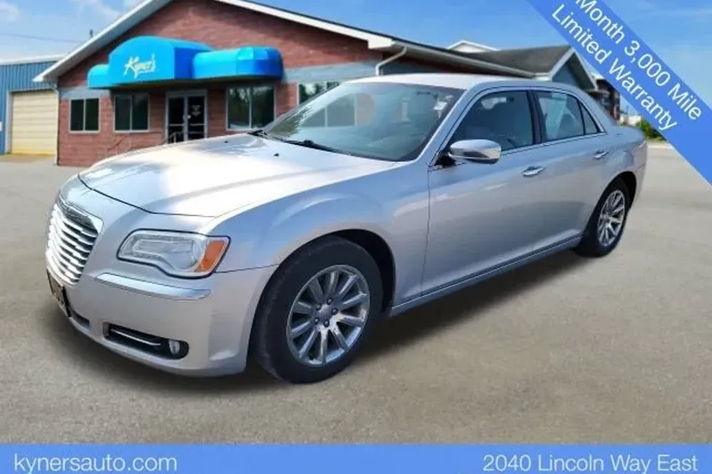 2012 Chrysler 300 Limited photo 1