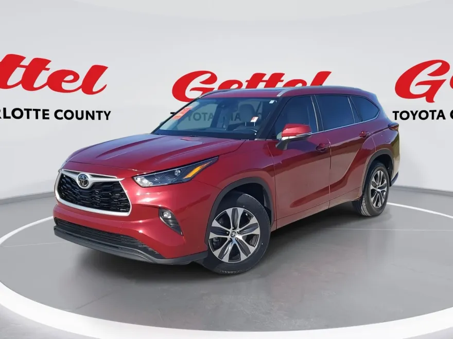 2023 Toyota Highlander XLE photo 1