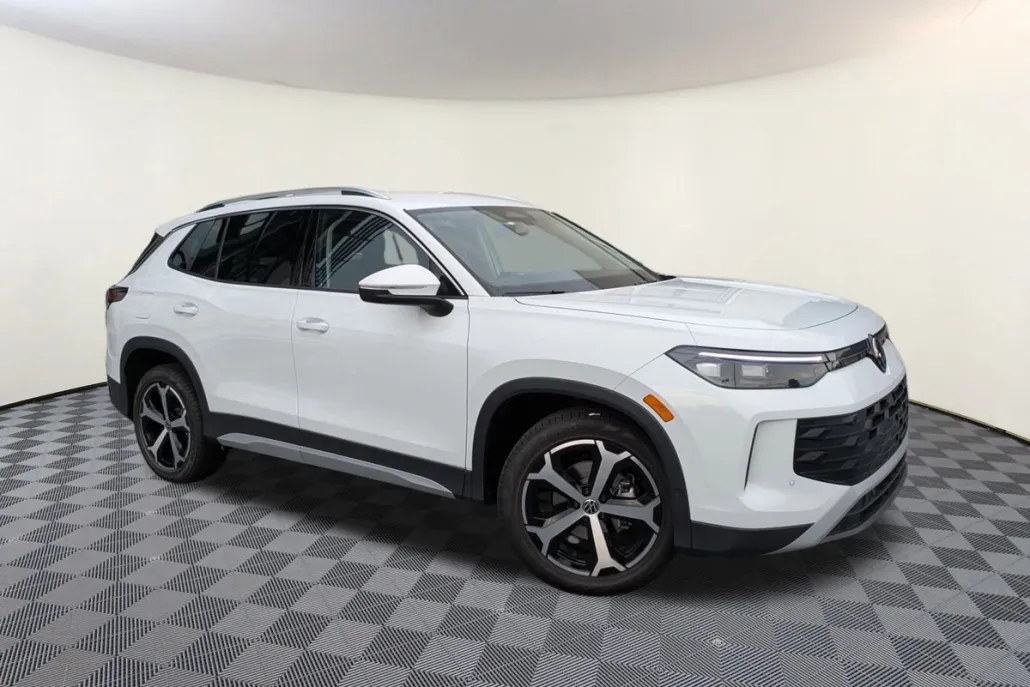 2025 Volkswagen Tiguan SE photo 1