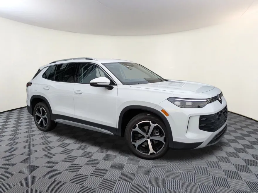 2025 Volkswagen Tiguan SE photo 1
