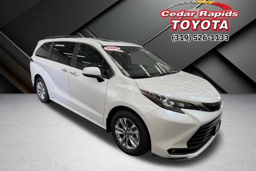 2025 Toyota Sienna XLE photo 1