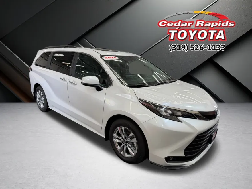 2025 Toyota Sienna XLE photo 1