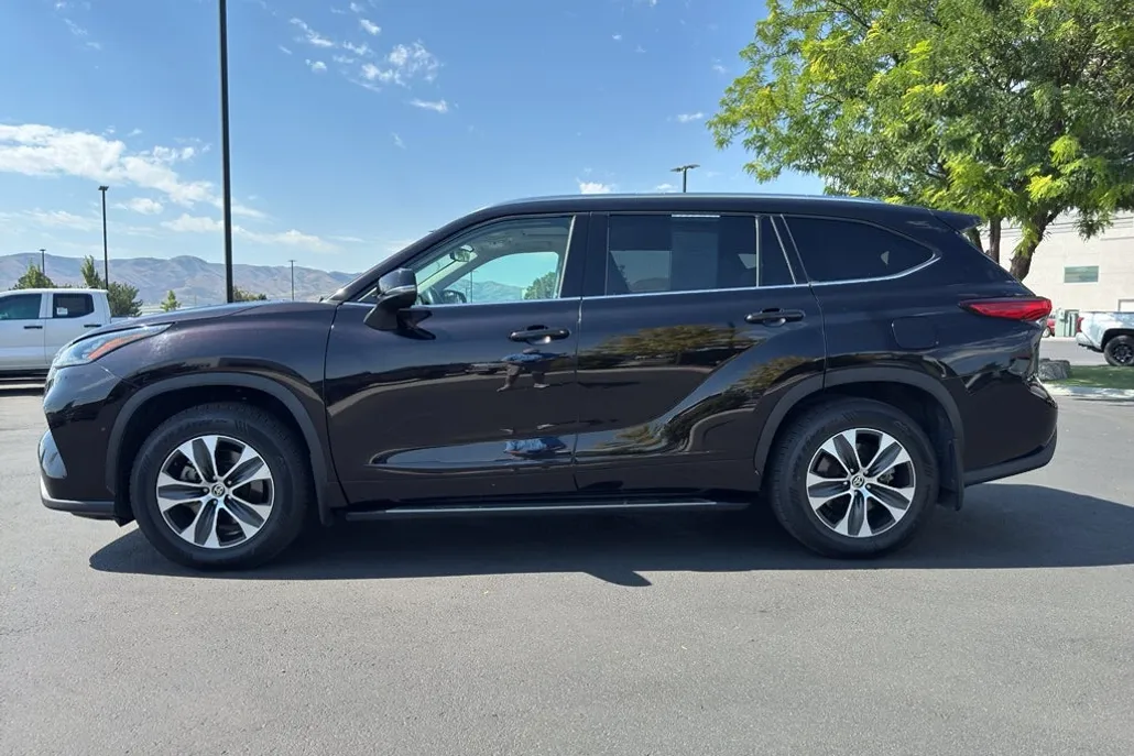 2020 Toyota Highlander XLE photo 1