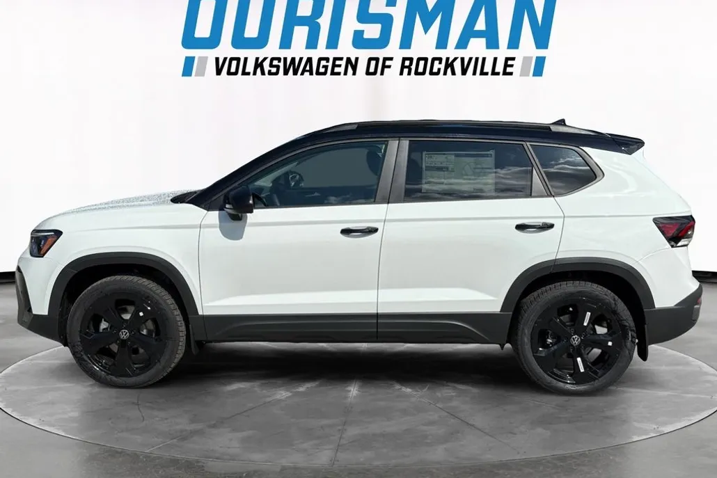 2025 Volkswagen Taos SE photo 1