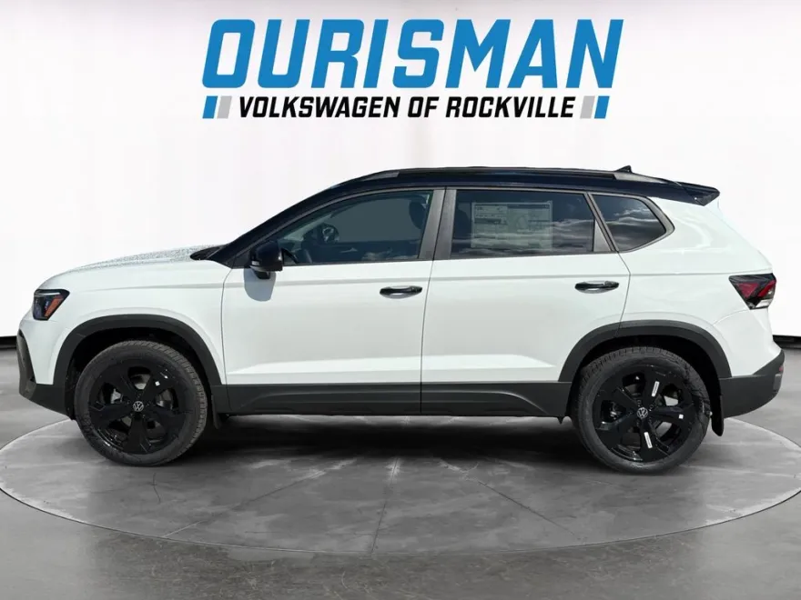 2025 Volkswagen Taos SE photo 1