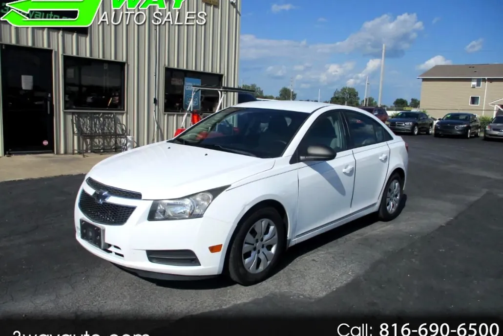 2014 Chevrolet Cruze LS photo 1