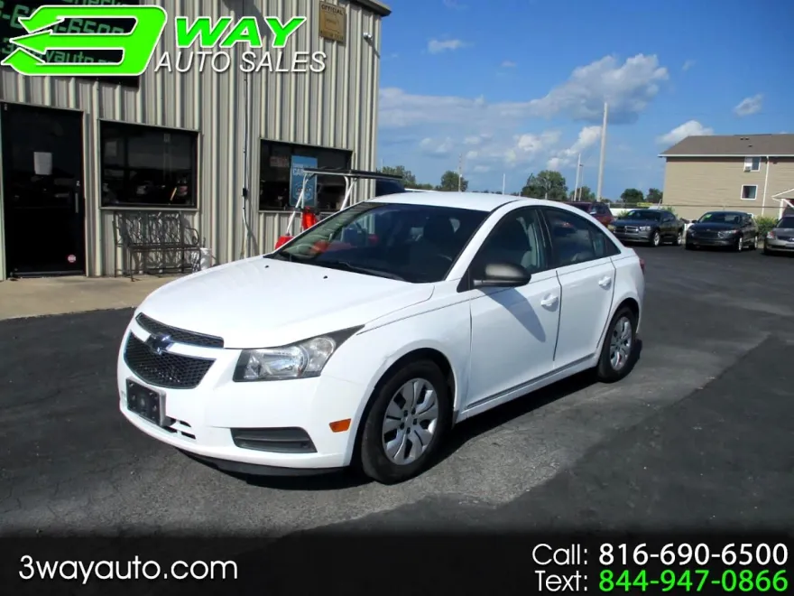 2014 Chevrolet Cruze LS photo 1