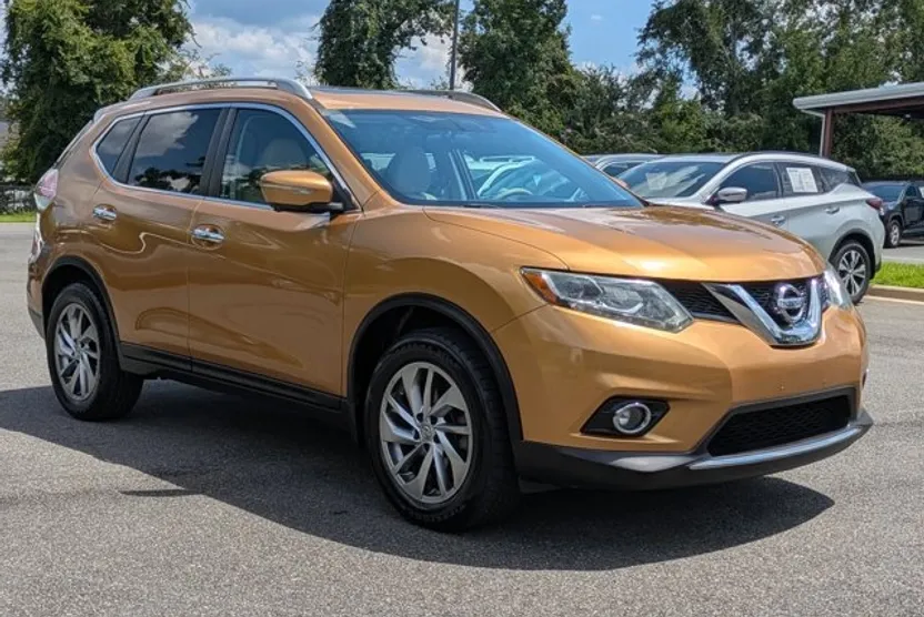 2015 Nissan Rogue SL photo 1