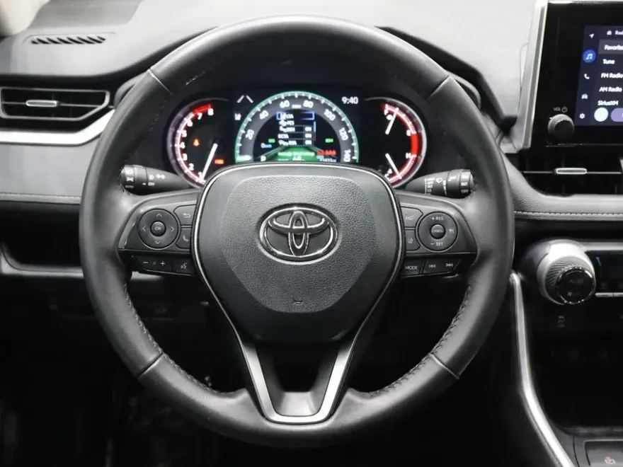 2024 Toyota RAV4 XLE Premium photo 17