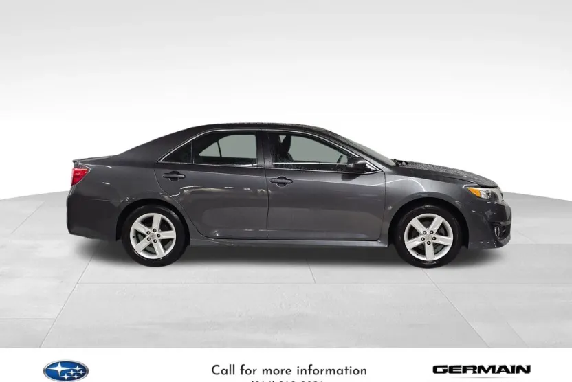 2012 Toyota Camry SE photo 1