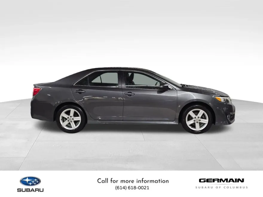 2012 Toyota Camry SE photo 1