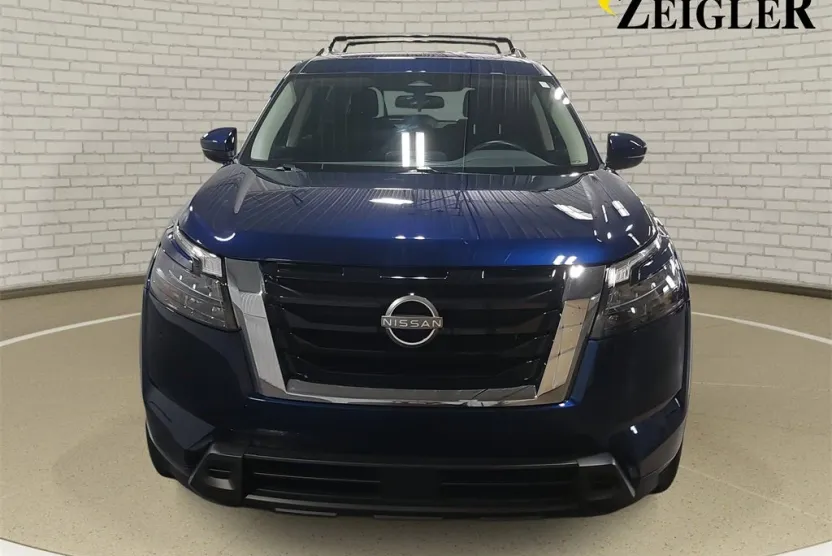 2024 Nissan Pathfinder SV photo 1