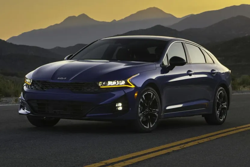 2022 Kia K5 LXS photo 1