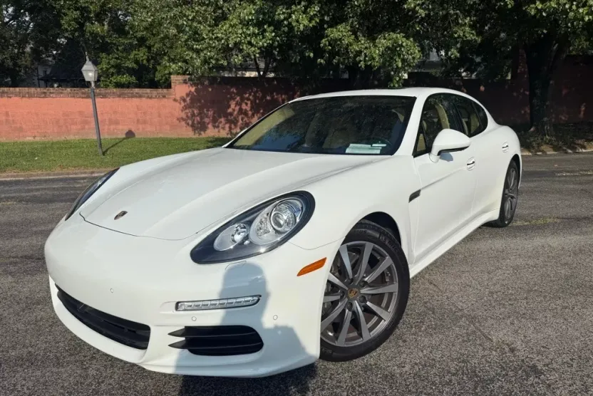 2016 Porsche Panamera Base photo 1