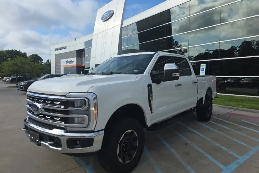 2023 Ford F-350 photo 1