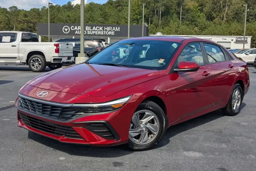 2025 Hyundai Elantra photo 1
