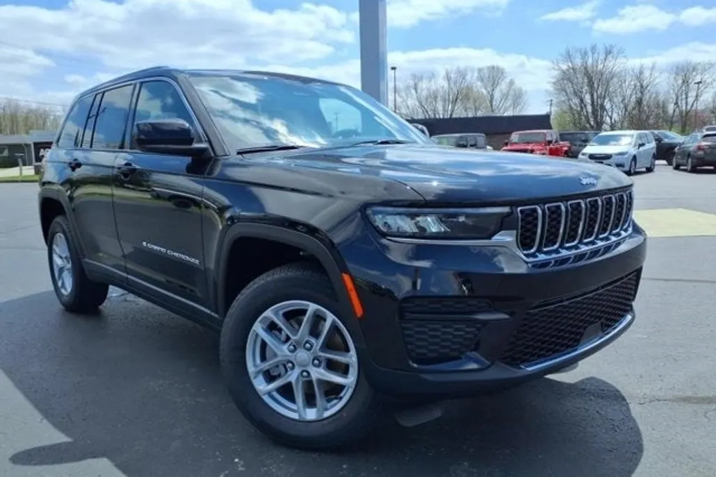 2025 Jeep Grand Cherokee Laredo X photo 1