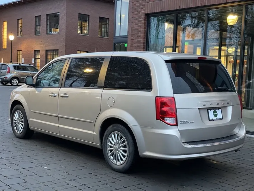 2015 Dodge Grand Caravan SE photo 1