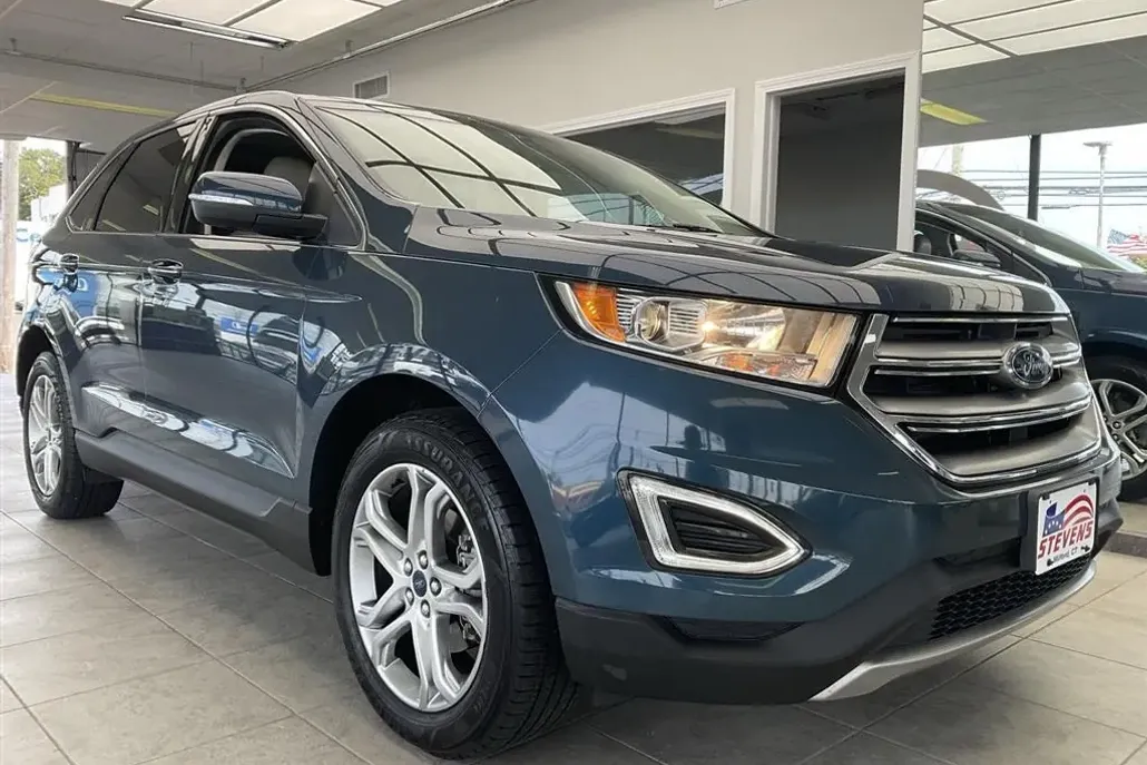 2016 Ford Edge Titanium photo 1