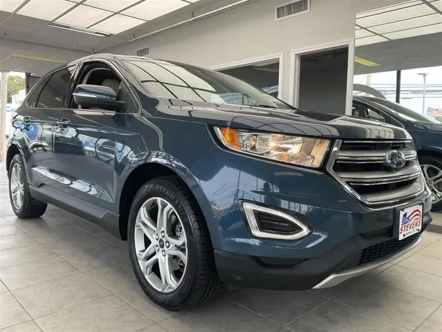 2016 Ford Edge Titanium photo 1