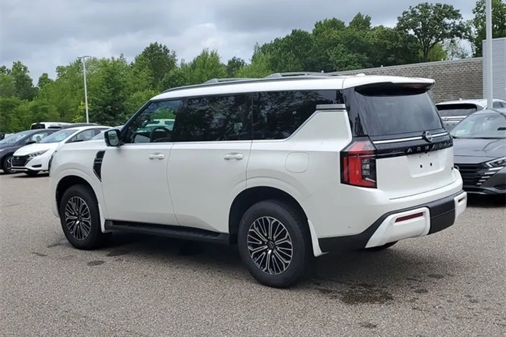 2025 Nissan Armada SL photo 1