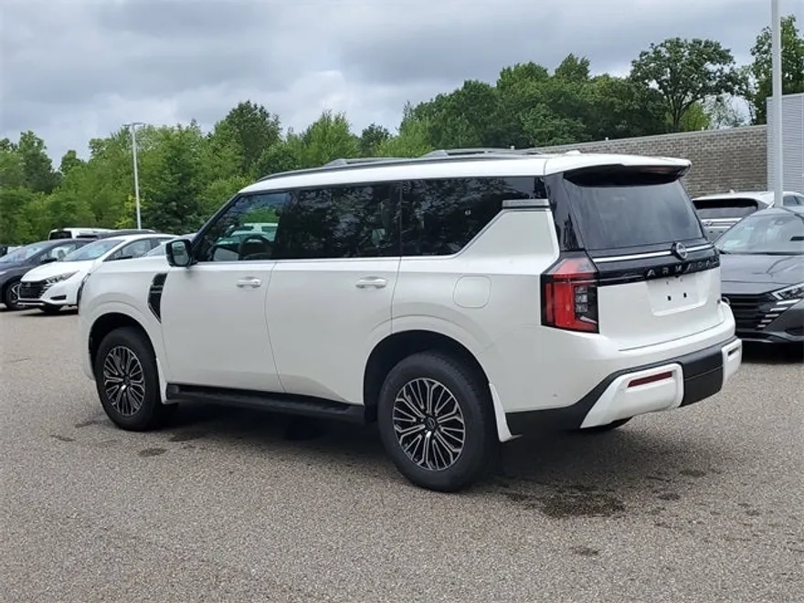 2025 Nissan Armada SL photo 1