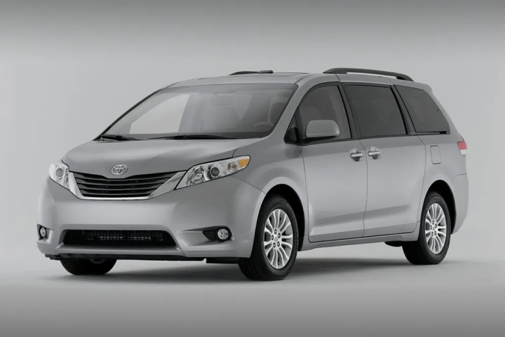 2014 Toyota Sienna LE photo 1