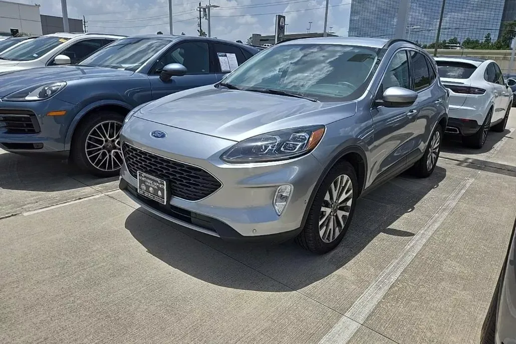 2021 Ford Escape Hybrid Titanium photo 1