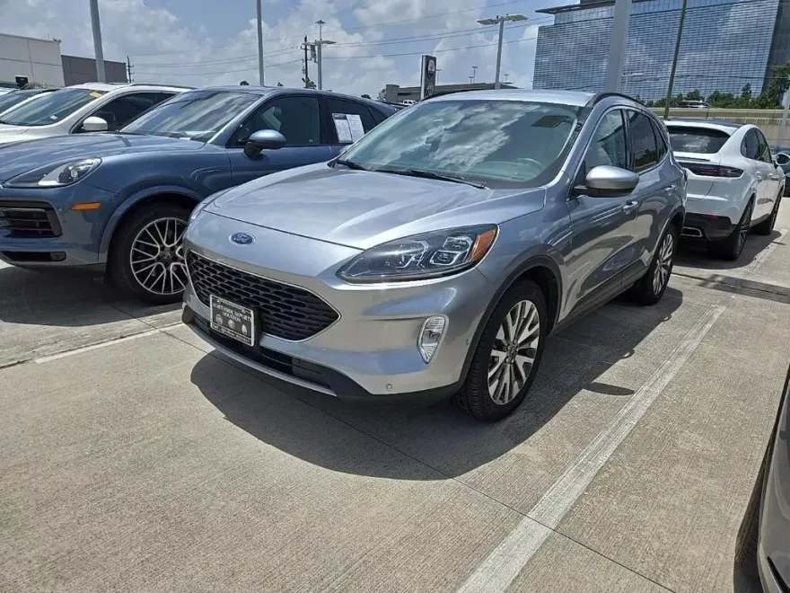 2021 Ford Escape Hybrid Titanium photo 1