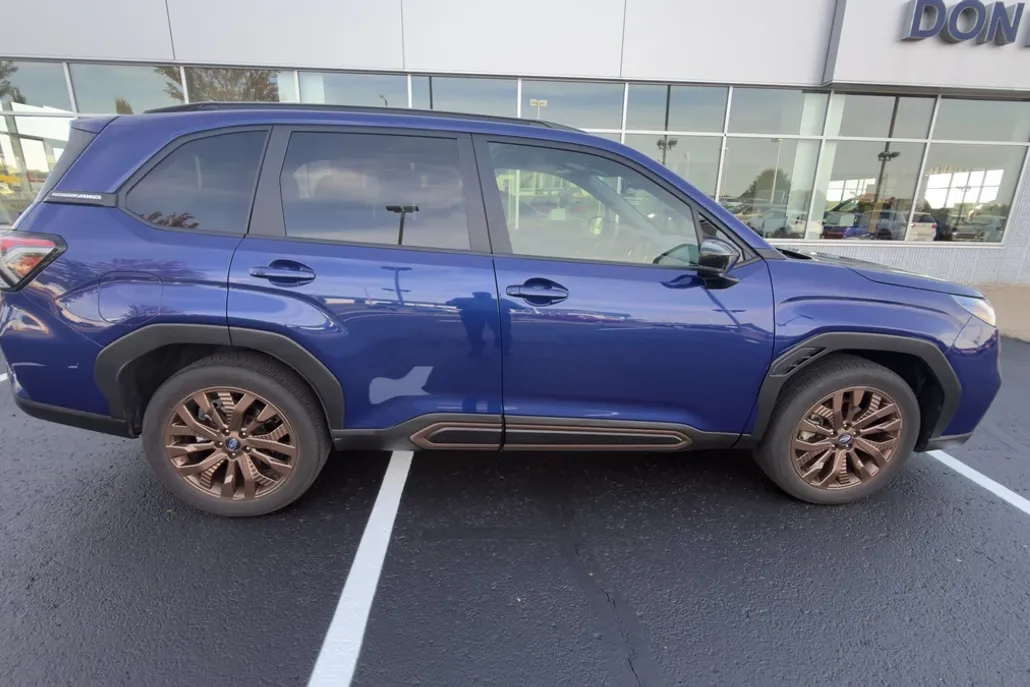 2025 Subaru Forester Sport Base photo 1